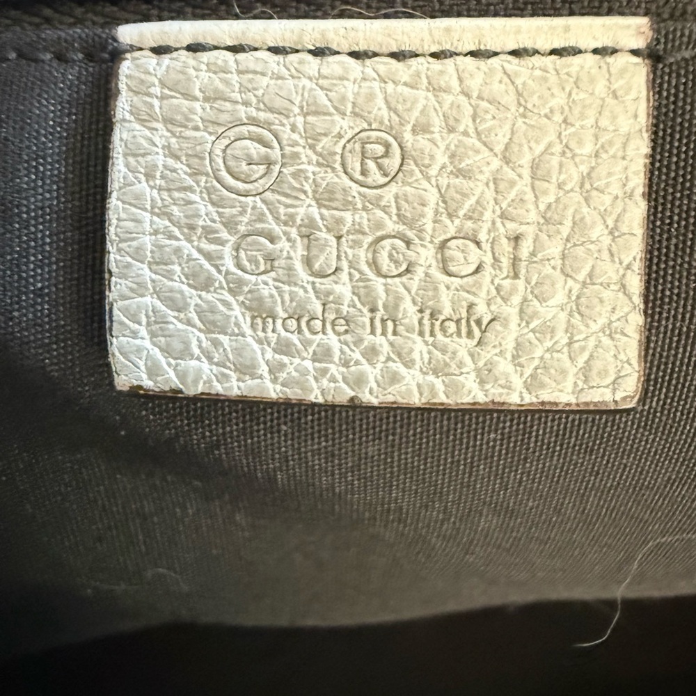 ✨Authentic ✨ Gucci Shimmering Silver Tote Bag - Picture 8 of 16